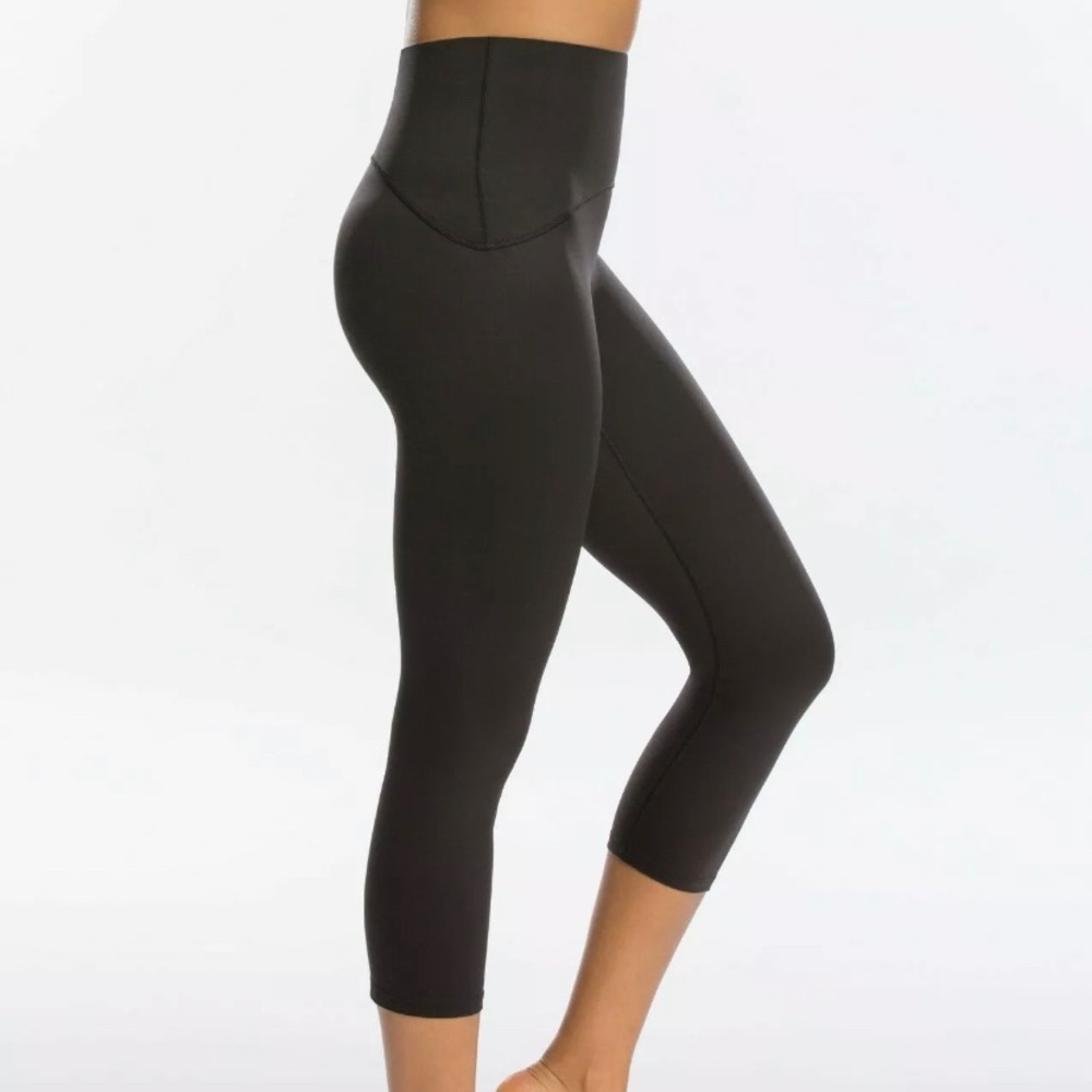 SPANX Booty Boost Cropped Leggings/Yoga pants